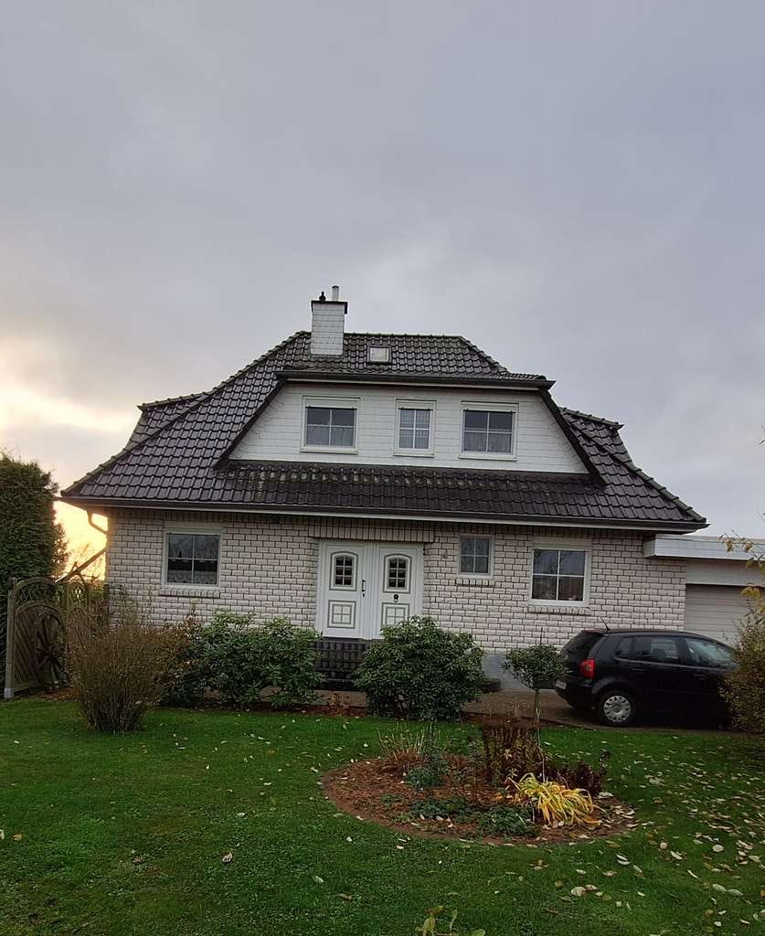 Immobilie in Dedelstorf - Gelegenheit: Haus mit Pool, Kaminofen, Wintergarten und reichlich Platz im Haus und großem Garten - Bild 0