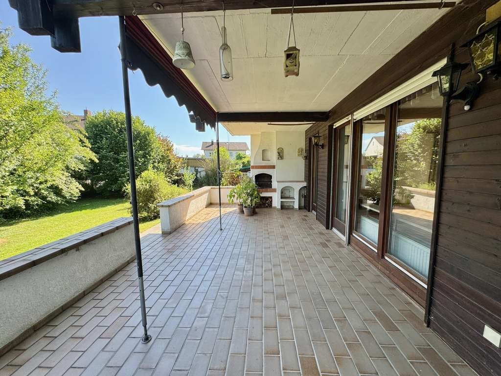 Immobilie in Emmerting - Wohnung kaufen - wie in einem Haus leben - Erdgeschoss mit sonniger Südostterrasse und großem Garten - Bild 1