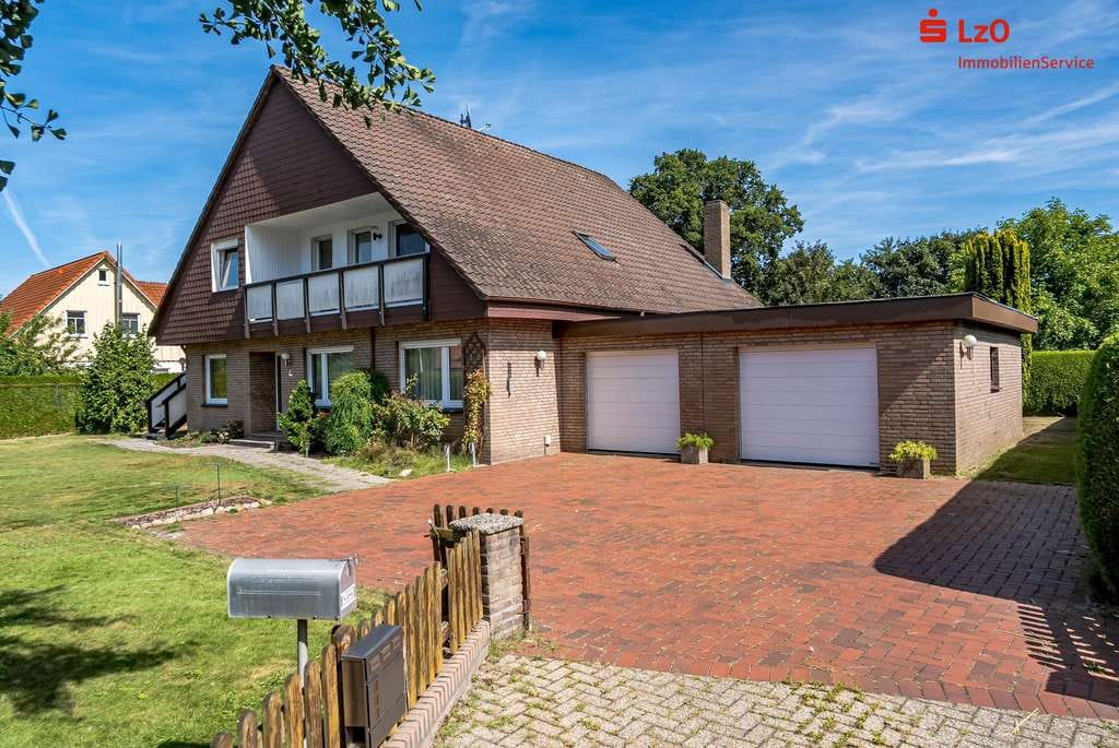 Immobilie in Hatten - Großes Zweifamilienhaus mit 2 Garagen - Bild 0