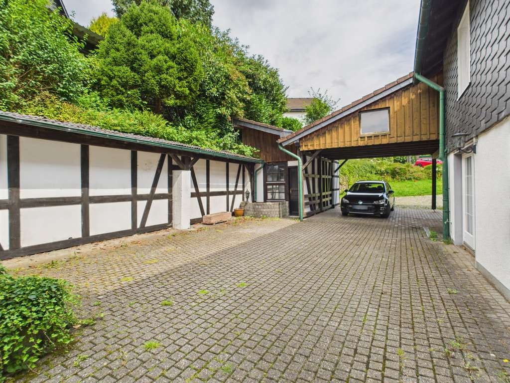 Immobilie in Wermelskirchen - Charmantes Einfamilienhaus in Top-Lage mit Einliegerwohnung und großzügigem Carport - Bild 3