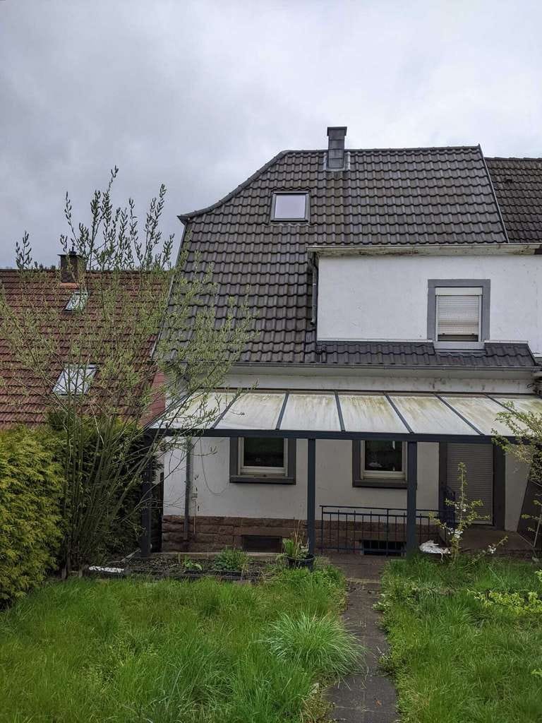 Immobilie in Rammelsbach - Reihenendhaus mit überdachter Terrasse und kleinem Garten - Bild 0
