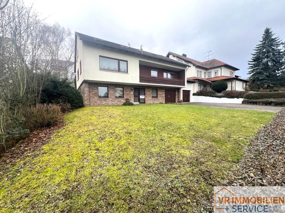 Immobilie in Mellrichstadt - Solides Wohnhaus mit zwei Garagen und wunderschönem Grundstück in 97638 Mellrichstadt zu verkaufen! - Bild 0
