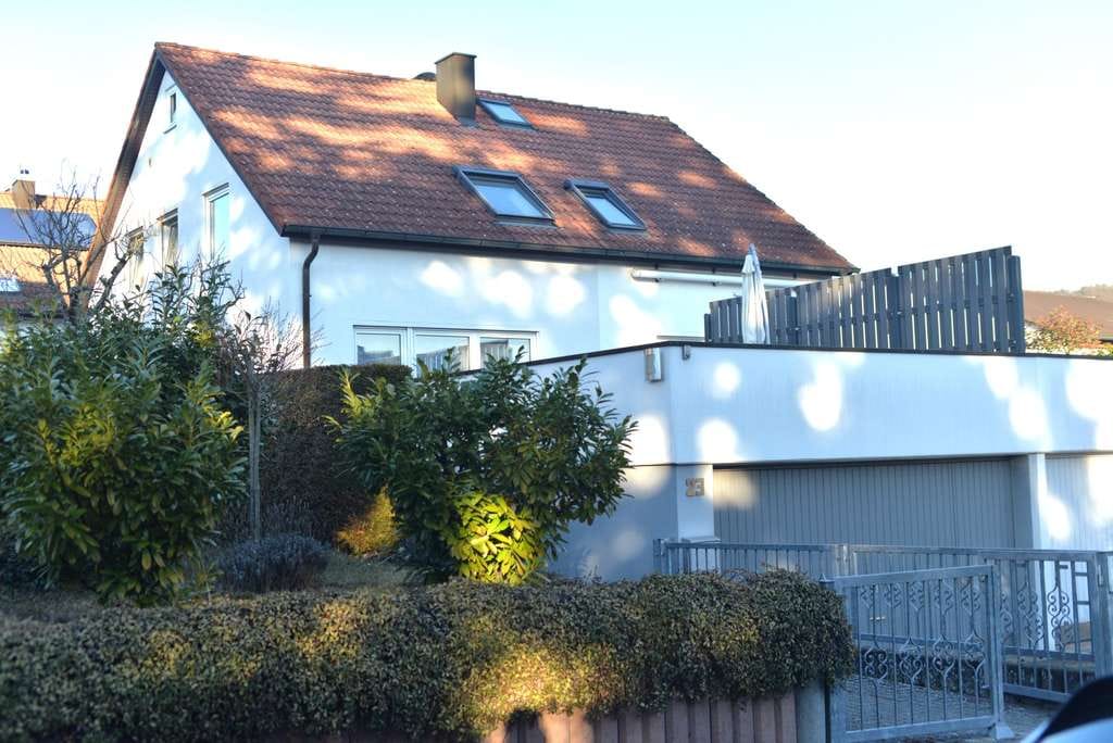 Immobilie in Bretzfeld - 1-Fam.-Haus (DHH) mit Doppelgarage - Bild 2