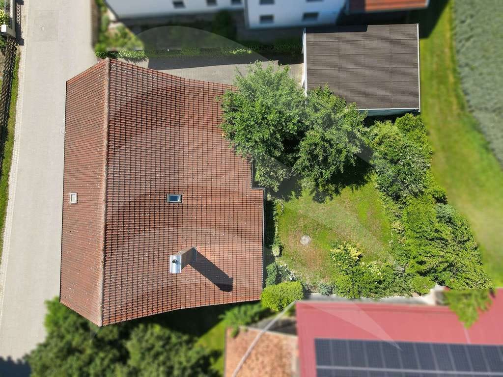 Immobilie in Mallersdorf-Pfaffenberg - Freistehendes Einfamilienhaus mit Entwicklungspotenzial - Bild 2