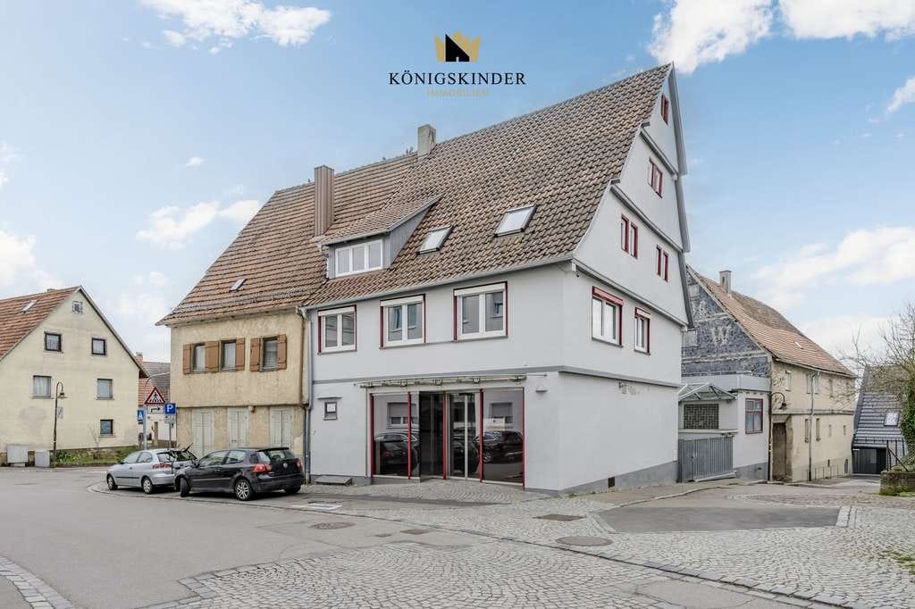 Immobilie in Weil im Schönbuch - Attraktives Geschäftshaus in zentraler Lage mit zusätzlichen 3 Wohneinheiten. Sofort verfügbar - Bild 0