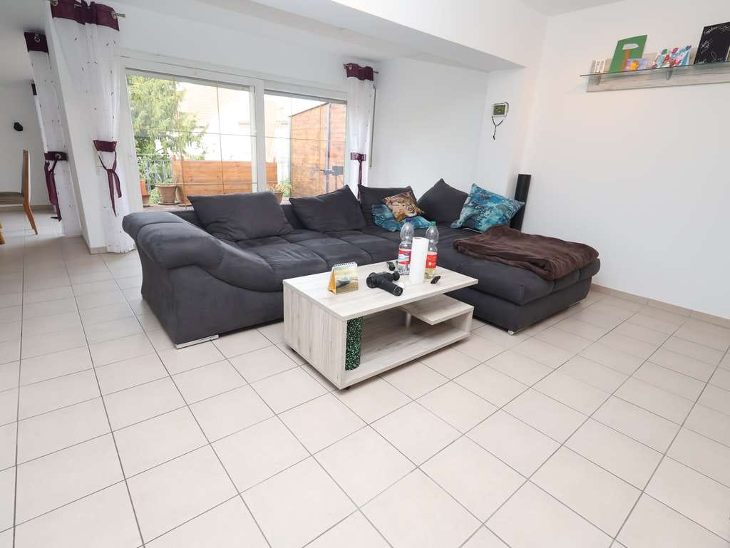 Immobilie in Kallstadt - Wohnen mit Stil und Flair... komfortable 2 ZKB-Mietwohnung mit Einbauküche und Sonnenbalkon - Bild 3