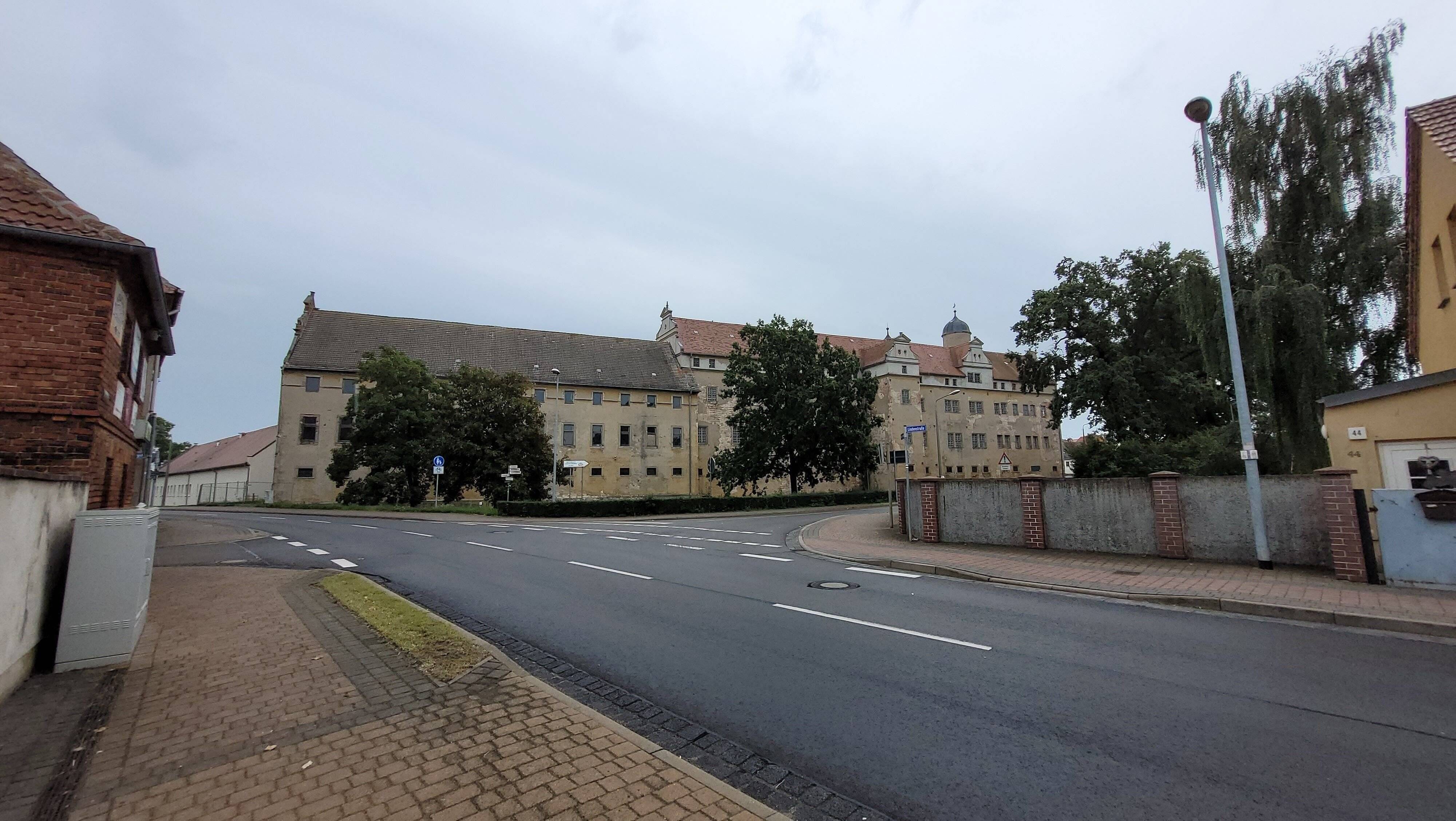 Immobilie in Annaburg - Torgau, OT Prettin - Ruhiges und sonniges EFH mit Terrasse und einem großen Garten - Bild 1