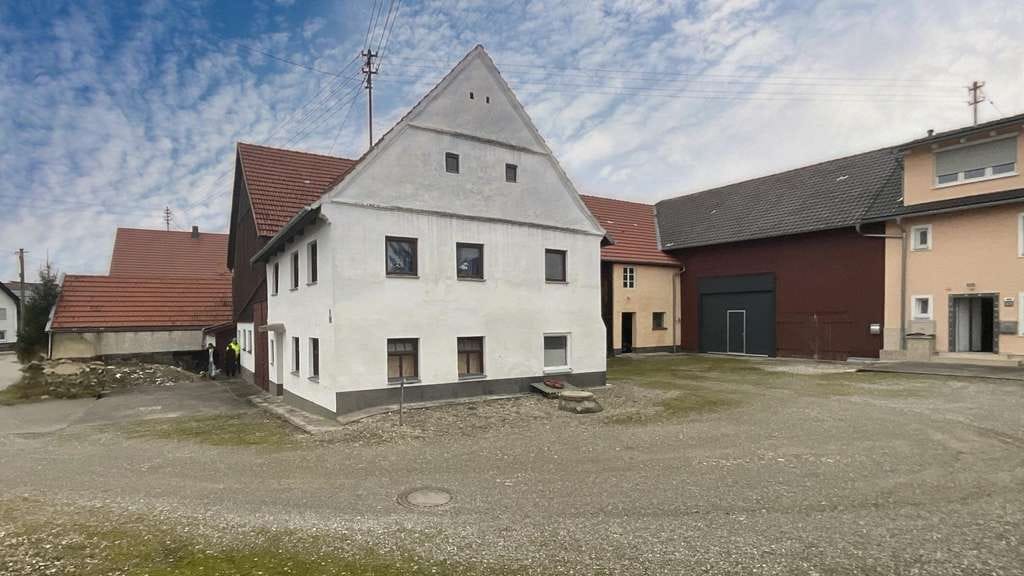 Immobilie in Hiltenfingen - 3 Familienhaus und stark renovierungsbedürftiges Einfamilienhaus - Bild 0