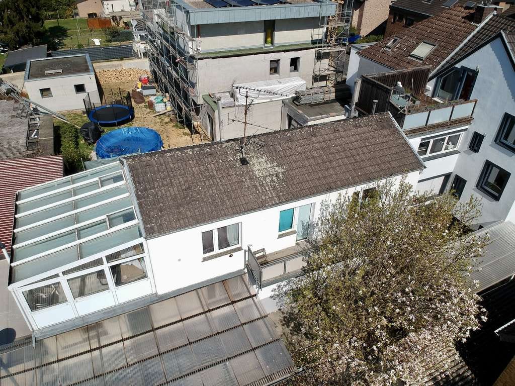 Immobilie in Bornheim - Zweifamilienhaus mitten im Zentrum von Bornheim
 - Bild 1