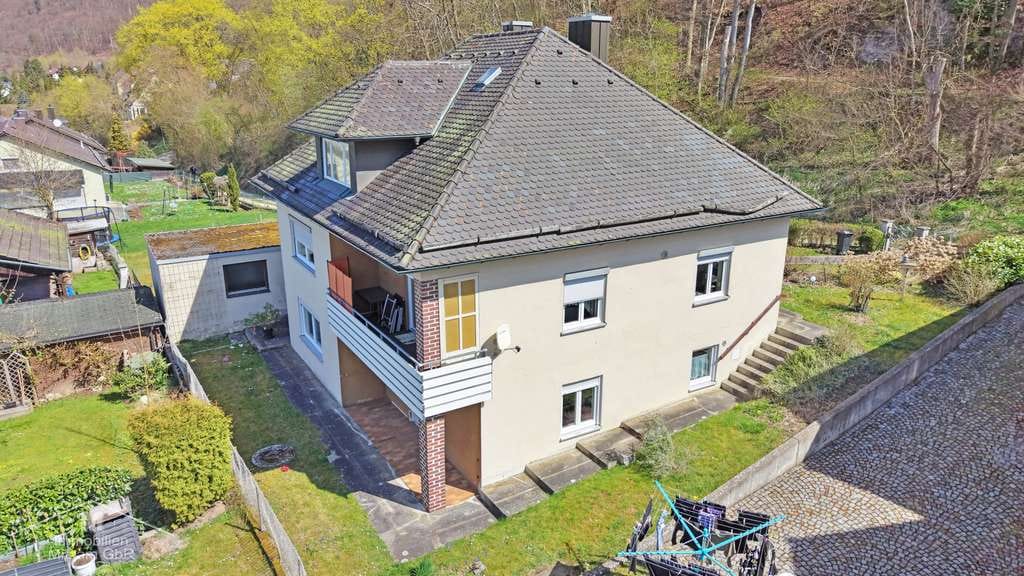 Immobilie in Kipfenberg - Einfamilienhaus mit Einliegerwhg. und Garage in sonniger u. ruhiger Waldrandlage von Kipfenberg - Bild 2