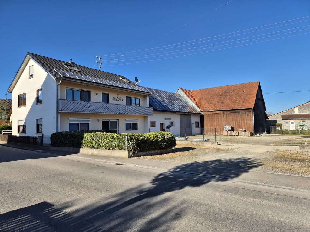 Immobilie in Ellgau - Familienfreundliches Einfamilienhaus mit großem Grundstück und Potenzial zu verkaufen! - Bild 0