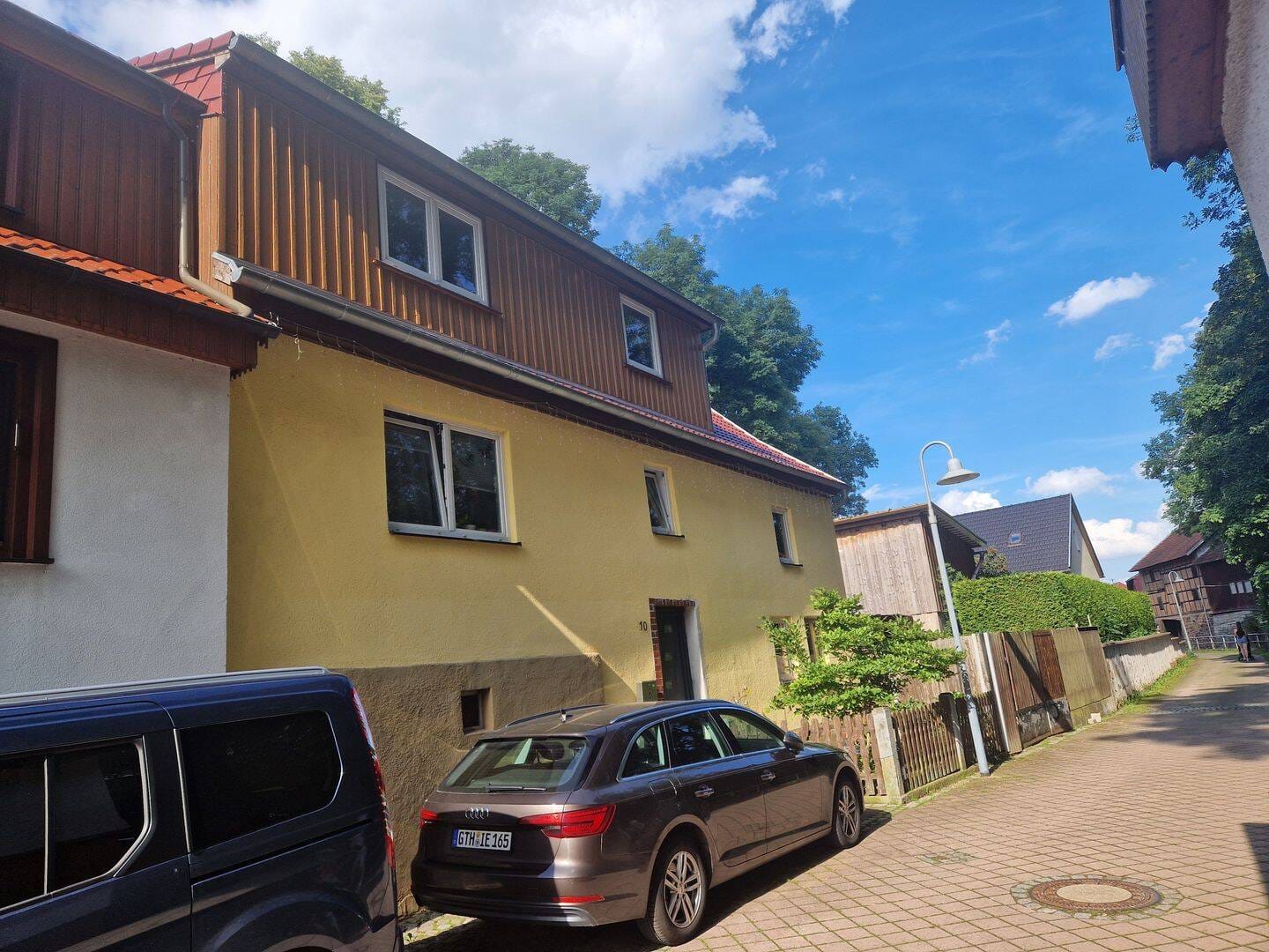 Immobilie in Georgenthal - + Großes saniertes Einfamilienhaus + in Georgenthal OT Schönau v. d. Walde + mit Einbauküche + Partyraum + und Doppelcarport + - Bild 1