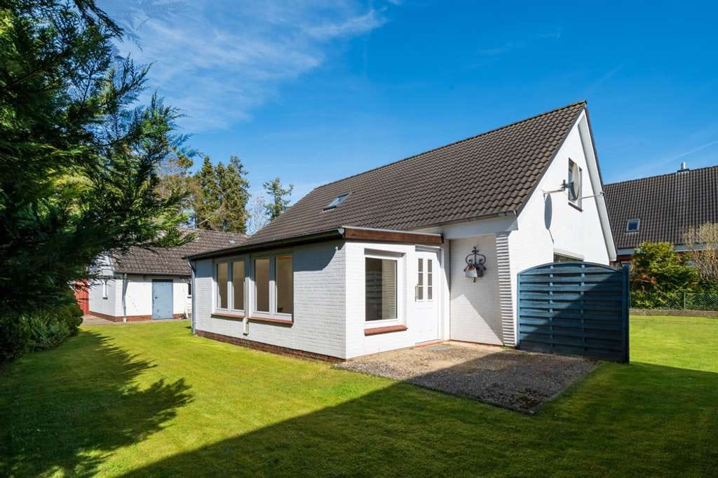 Immobilie in Stapel - Familiengerecht, naturnah, mitten in der Ferienregion: Einfamilienhaus mit Platz und Potenzial. - Bild 2