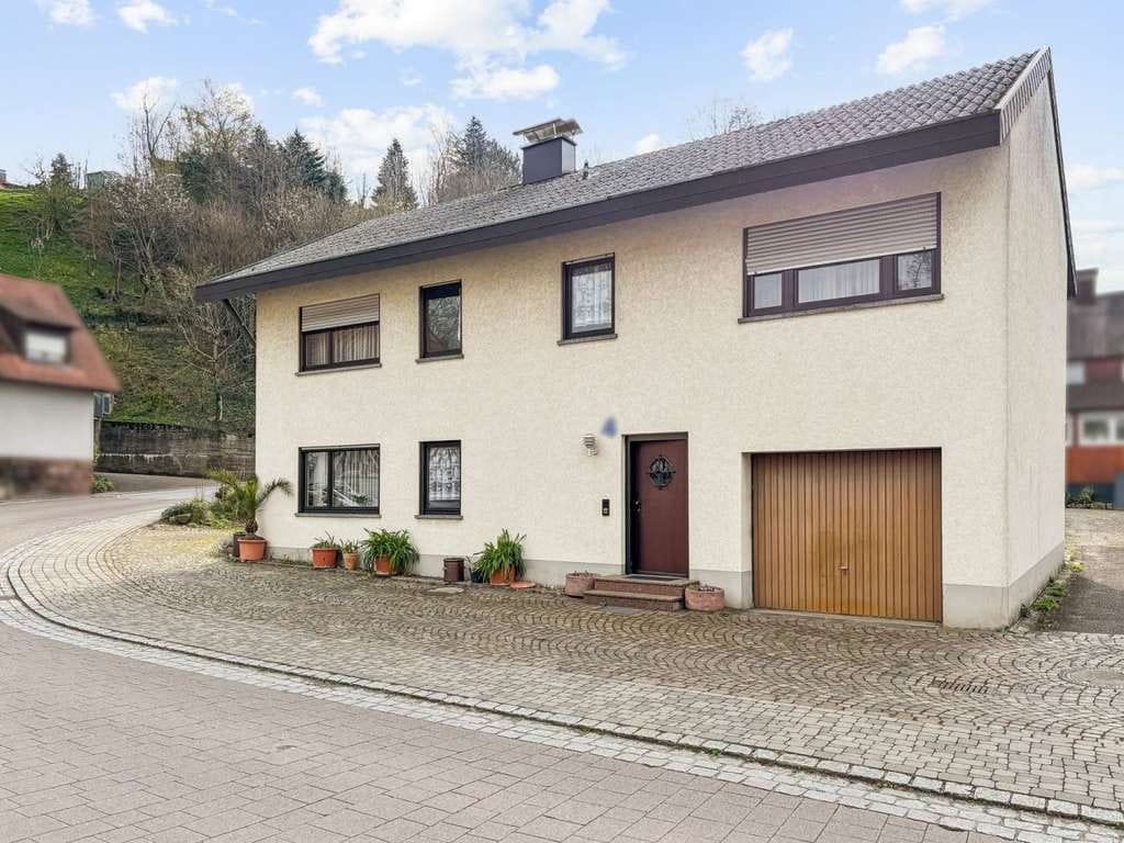 Immobilie in Lauf - Zuhause mit Charakter – Einfamilienhaus voller Möglichkeiten für die Wohnträume Ihrer Familie - Bild 1