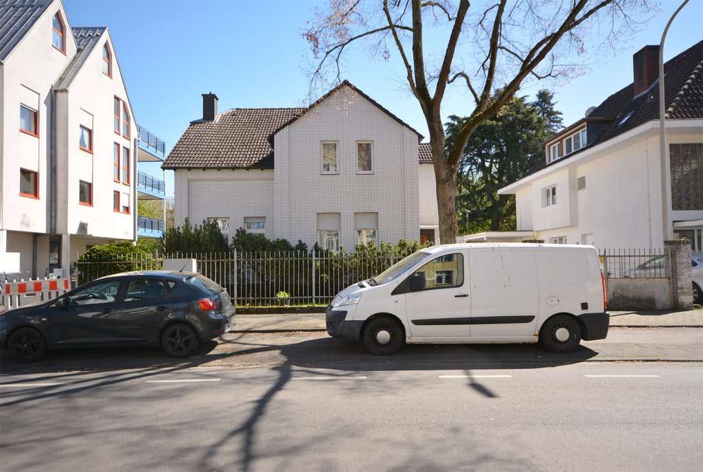 Immobilie in Brühl - Kernsanierung oder Neubau: Freistehendes Einfamilienhaus in Toplage - Bild 1