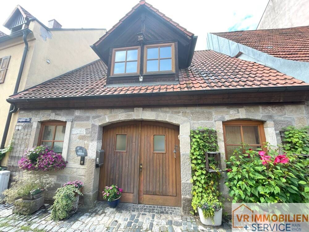 Immobilie in Bad Königshofen im Grabfeld - Stadtleben und Natur vereint - Wohnhaus mit Halle und Gartenparadies in 97631 Bad Königshofen! - Bild 2