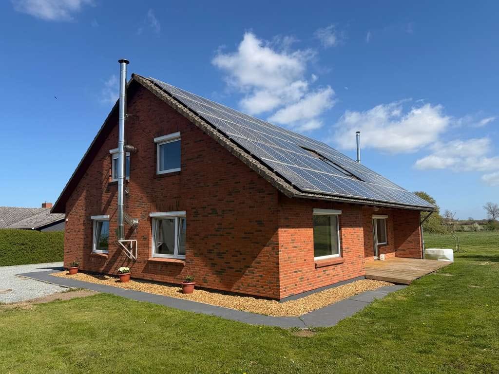Immobilie in Wangels - Zweifamilienhaus in idyllischer Lage mit PV-Anlage und Erweiterungsoption - Bild 0