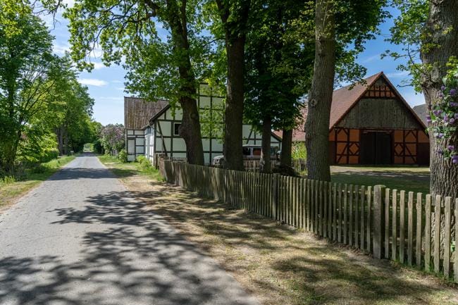 Immobilie in Trebel - Fachwerkhaus im Wendland, liebevoll saniert u. Dach erneuert - idyllisch an einem Rundling gelegen - - Bild 3