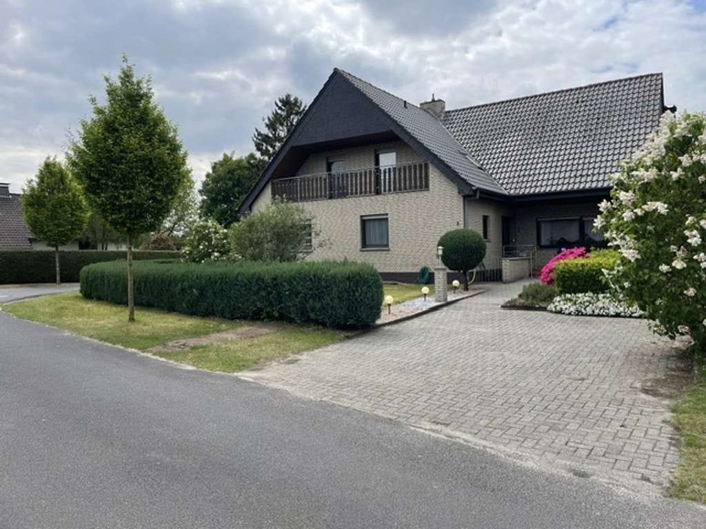 Immobilie in Sustrum - Großzügiges gepflegtes Ein/Zweifamilienhaus in Neu Sustrum - Bild 0