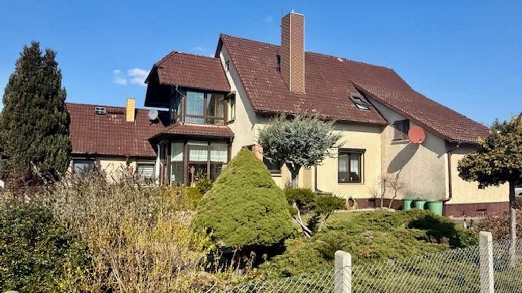 Immobilie in Bad Belzig - *** Wohnhaus mit Einliegerwohnung und *-Baugrundstück-* in ruhiger und bevorzugter Siedlungslage *** - Bild 0