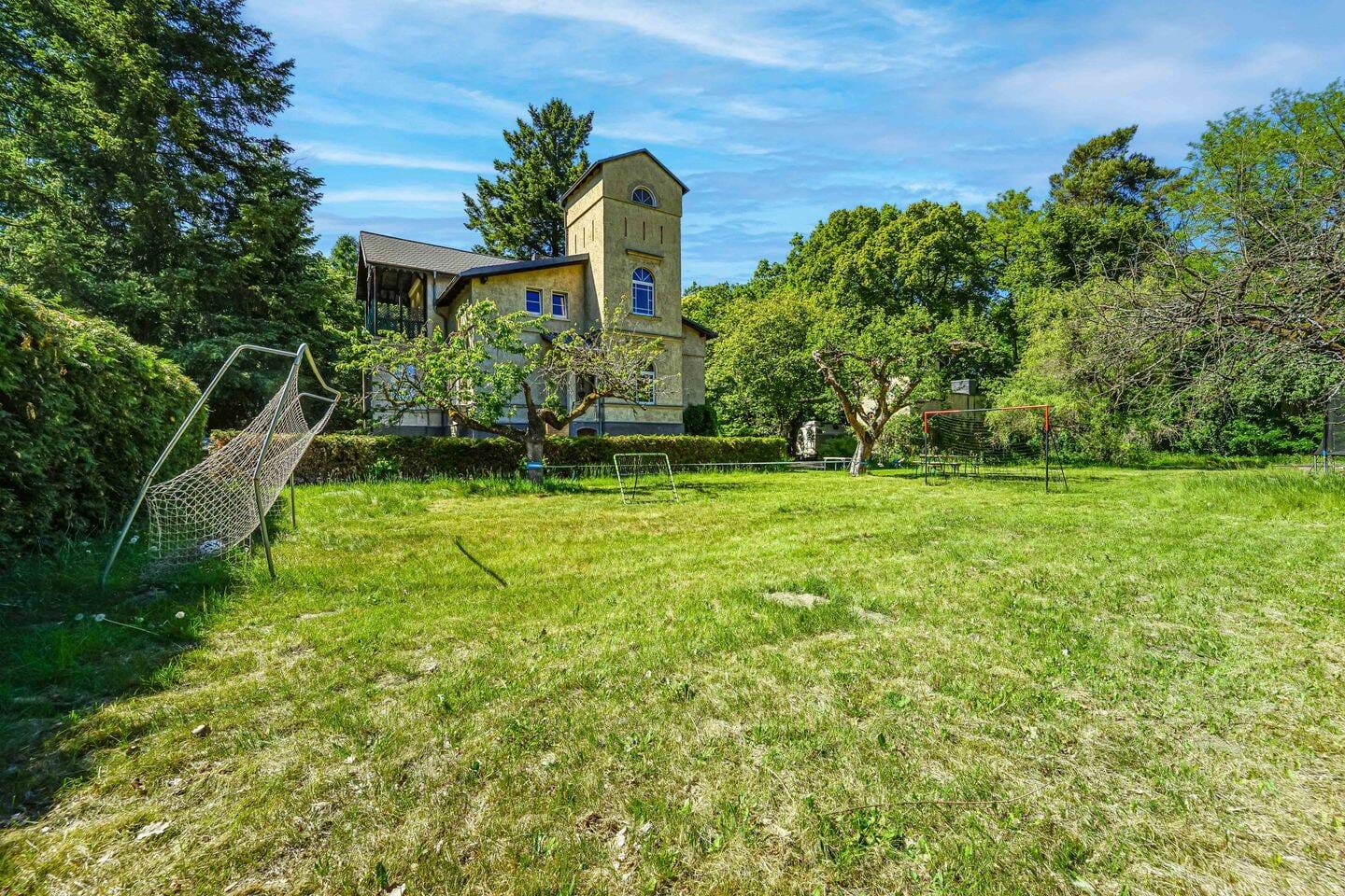 Immobilie in Grünheide (Mark) - Historischer Villencharme trifft auf Wohnen im Grünen - 4, 5 Zimmer Wohnung mit Balkon! *Provisionsfrei* - Bild 1
