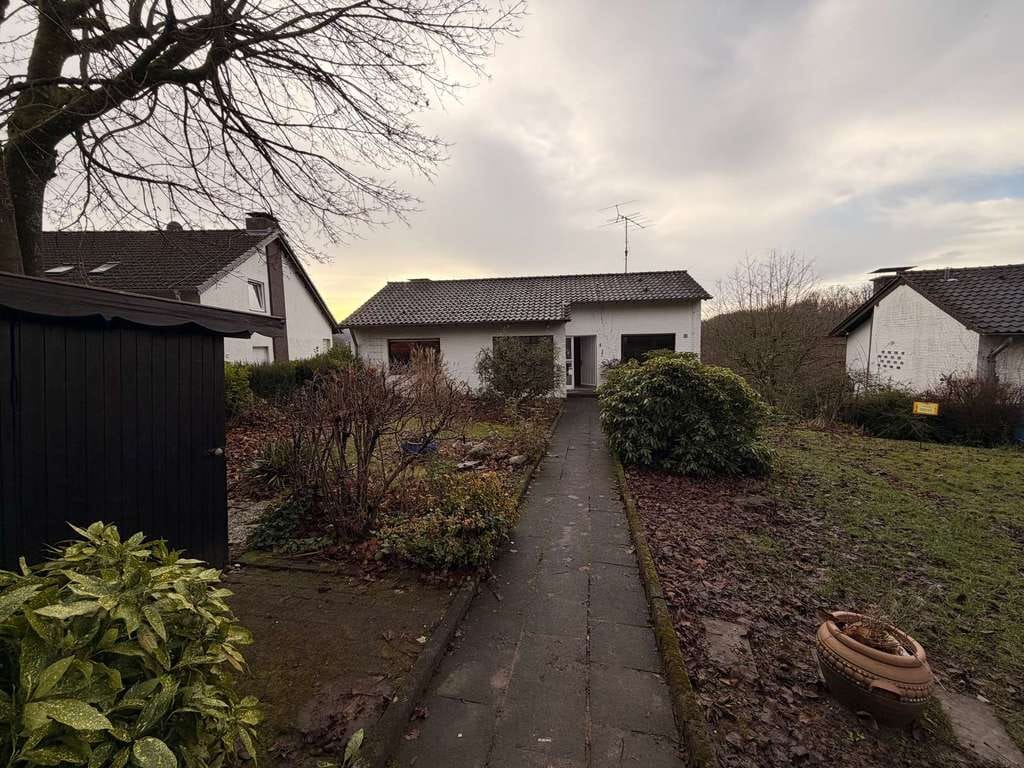 Immobilie in Windeck - Vermietetes Zweifamilienhaus für Mehrgenerationenwohnen in Top Lage - Bild 3