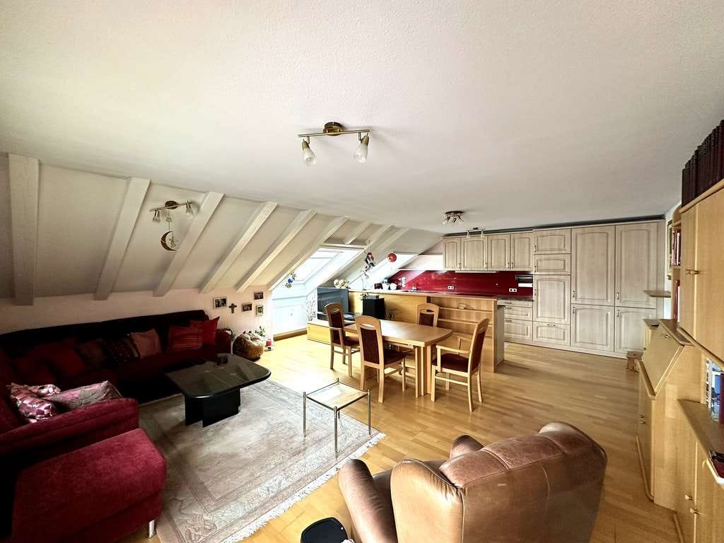 Immobilie in Hinterzarten - Schöne Dachgeschosswohnung mit Balkon, 2 Stellplätze und Gartenmitnutzung in Hinterzarten - Bild 3