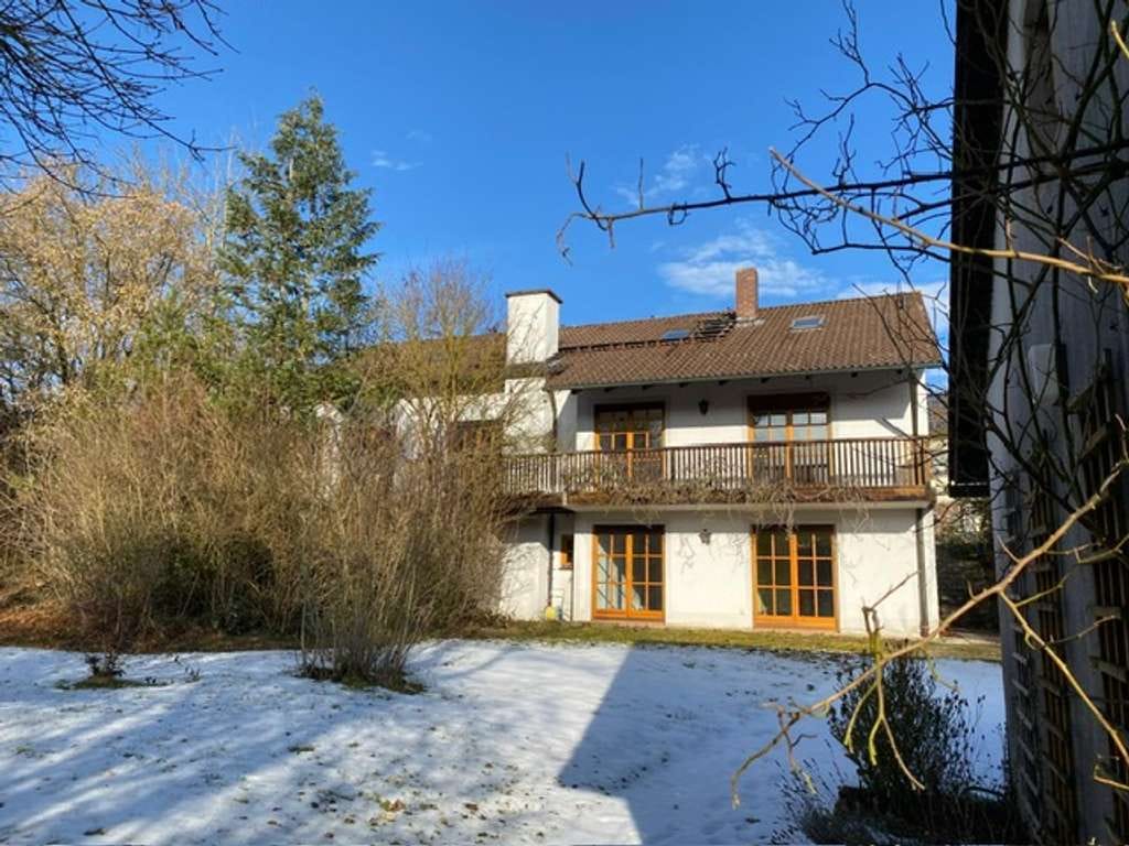 Immobilie in Eichstätt - Großzügiges Einfamilienhaus mit Einliegerwohnung – mediterranes Wohnen in ruhiger Hanglage - Bild 1