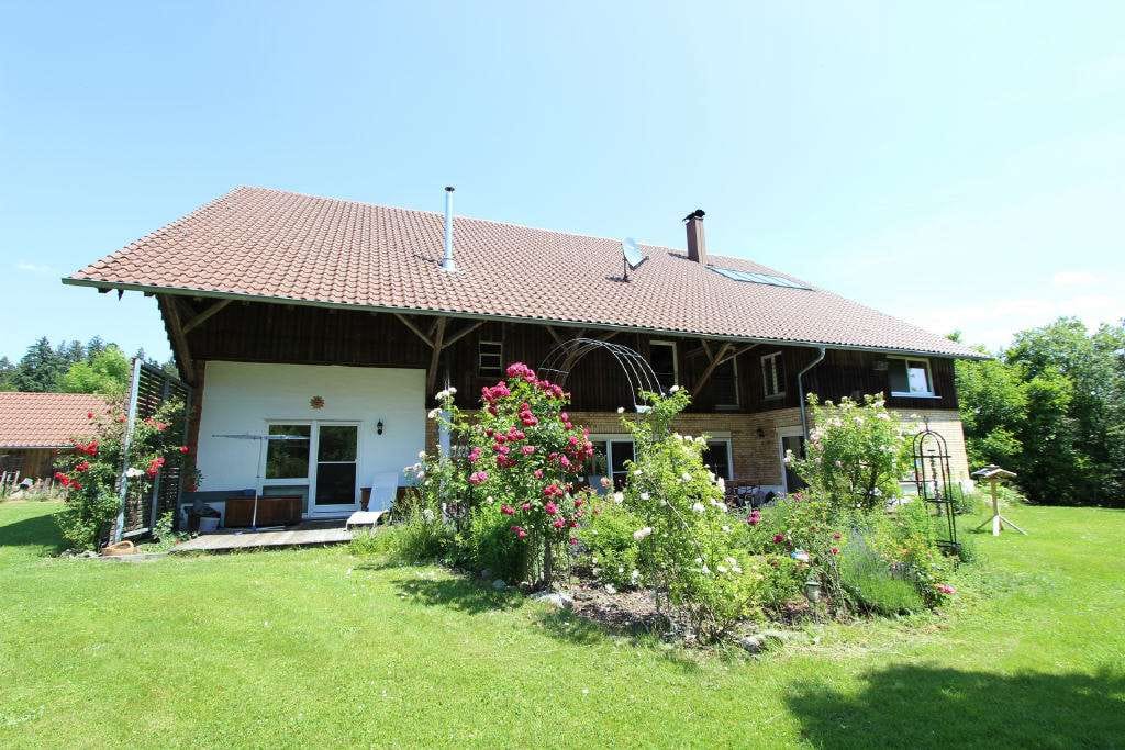 Immobilie in Waldburg - Wunderschönes Landhaus in Traumlage auf über 4.500 qm Grund mit ca. 400 qm toll ausgebauter Wo - Bild 0