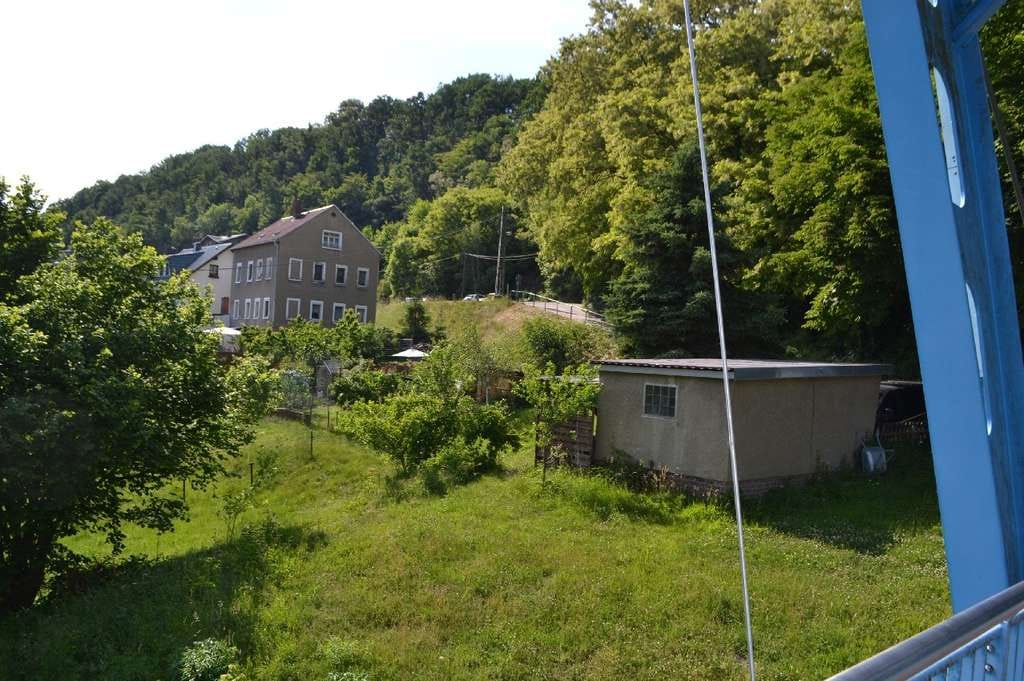 Immobilie in Lunzenau - Wohnhaus mit einer vermieteten Wohneinheiten + positivem Bauvorbescheid für ein Einfamilienhaus - Bild 2