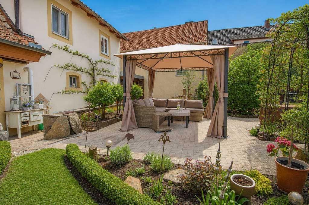 Immobilie in Gerach - Saniertes Einfamilienhaus mit Denkmalschutz und Garten in Gerach - Bild 0