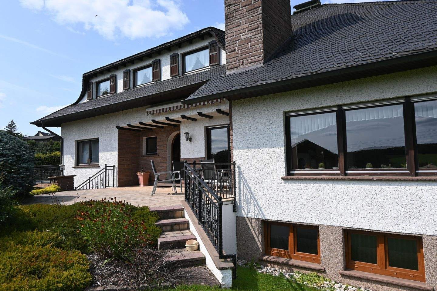 Immobilie in Bleialf - **Großzügiges Wohnhaus mit Schwimmbad und Einliegerwohnung in der Eifel** - Bild 3