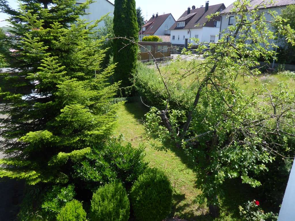 Immobilie in Freiberg am Neckar - 2-Familienhaus mit Ladenfläche, 2 Garagen, 3 PKW-Stellpl., großer Garten - Bild 2