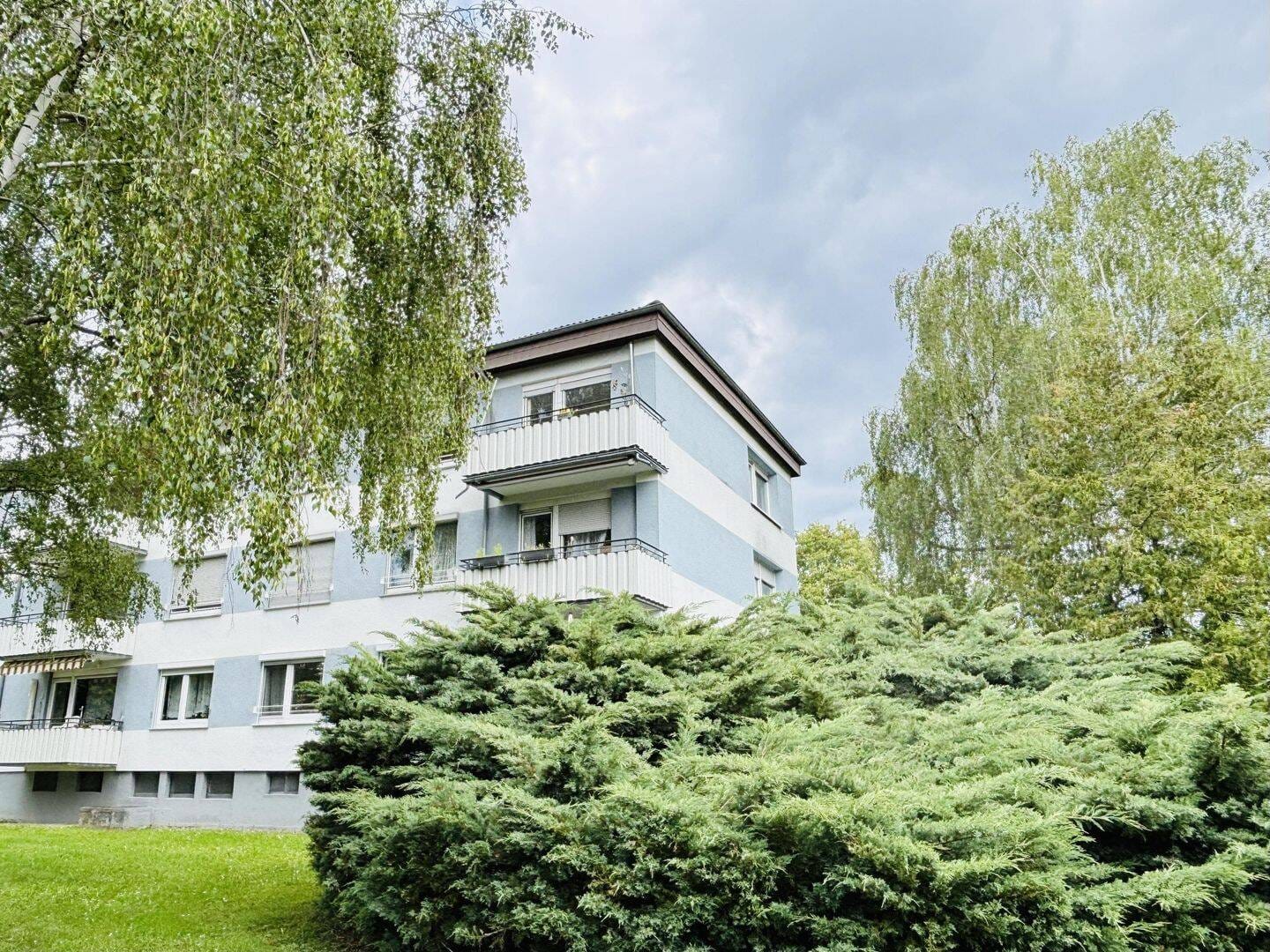 Immobilie in Großkrotzenburg - Grosse, ansprechend geschnittene 4-Zi-Whg in guter Lage - BEZUGSFREI !! - renovierungsbedürftig - Bild 1