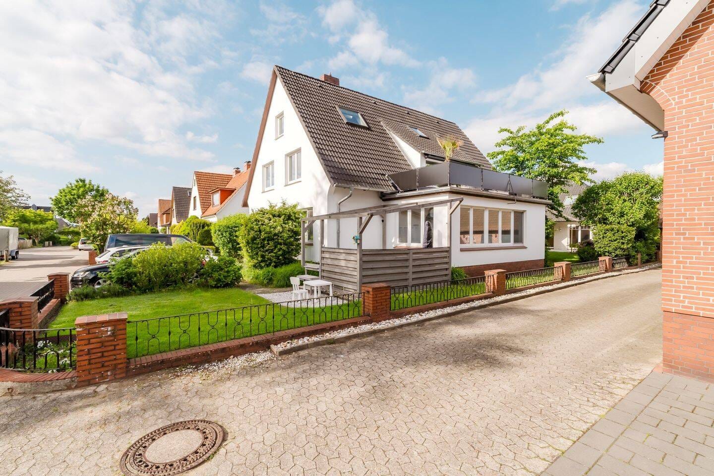 Immobilie in Neu Wulmstorf - Großzügiges Zweifamilienhaus mit modernem Wohnkomfort - Bild 1
