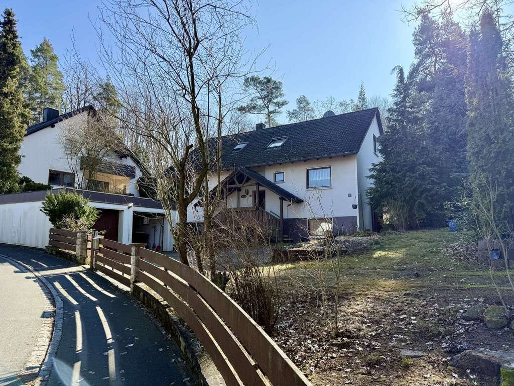 Immobilie in Langenzenn - Großzügiges Familienanwesen mit Garten & Waldanteil in ruhiger Ortsrandlage - Bild 0