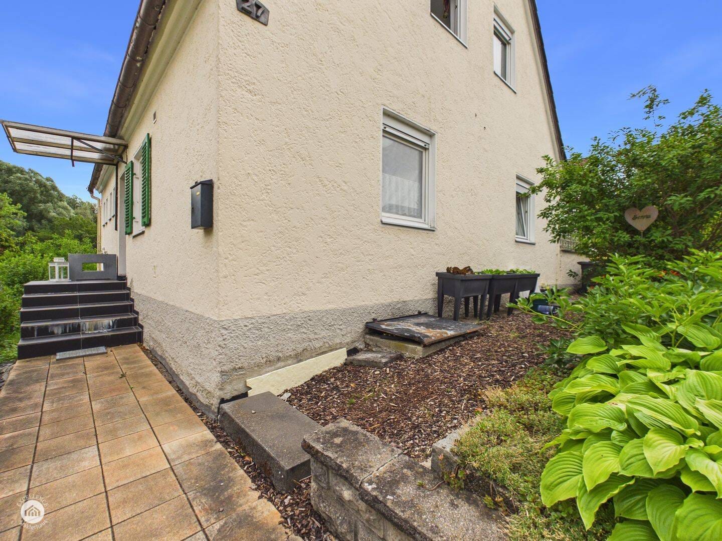 Immobilie in Neuburg an der Kammel - Hier wird der Traum vom Eigenheim wahr! Einfamilienwohnhaus mit 700 m² Grundstück zum Wohlfühlen! - Bild 1