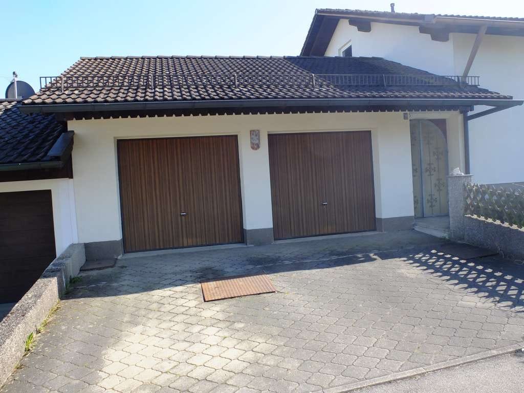 Immobilie in Kirchweidach - Sehr schönes Einfamilienwohnhaus mit großem ausbaufähigem Dachgeschoss und Einliegerwohnung - Bild 2