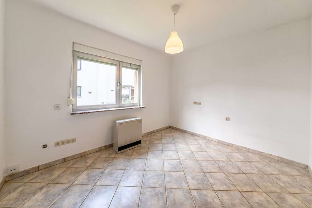 Immobilie in Aarbergen - CHARMANTES EIN- ODER ZWEIFAMILIENHAUS! Mit großem Grundstück und vielfältigem Potenzial - Bild 3