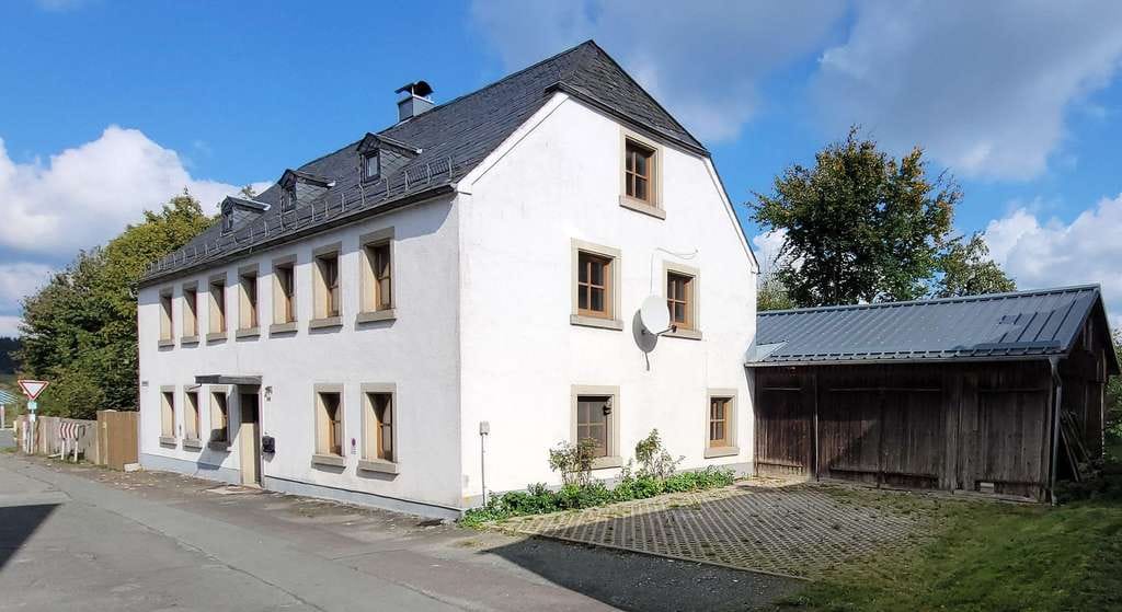 Immobilie in Marktleugast - Landhaus, vielseitig nutzbar, 380 qm Wohn- und Nutzfläche,  für große Familien oder Gruppen - Bild 0