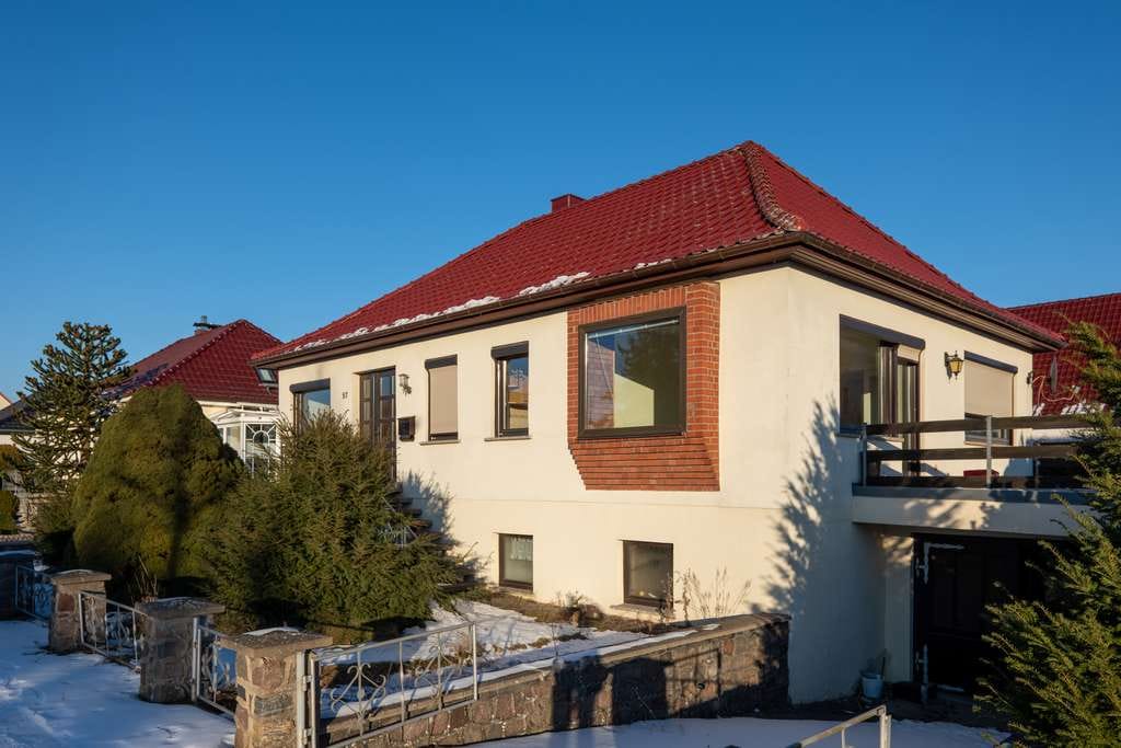 Immobilie in Neukalen - Listenpreis 150.000,00 € - Solides Einfamilienhaus in Neukalen mit Tiefgarage und  Garten - Bild 2