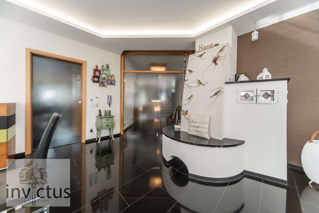 Immobilie in Langenbrettach - Ein Haus, das inspiriert – tolle Architektur, perfekter Grundriss, mit Garage u. Garten - Gefühl pur - Bild 3