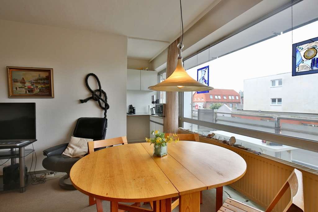 Immobilie in Wangerooge - Wohnung mit großem Süd-West-Balkon, 2 Schlafzimmer und mit viel Potenzial - Bild 0