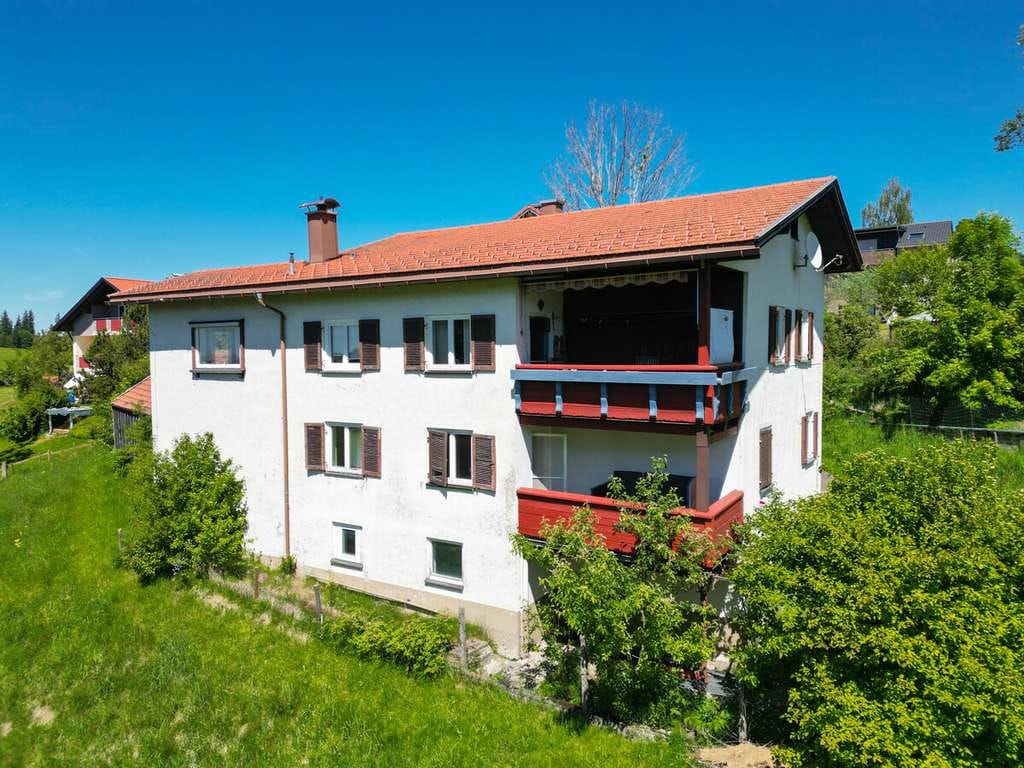 Immobilie in Weiler-Simmerberg - Ehemalige Hofstelle mit 2.400 m² Grundstück – vielfältige Nutzungsmöglichkeiten in Simmerberg - Bild 4
