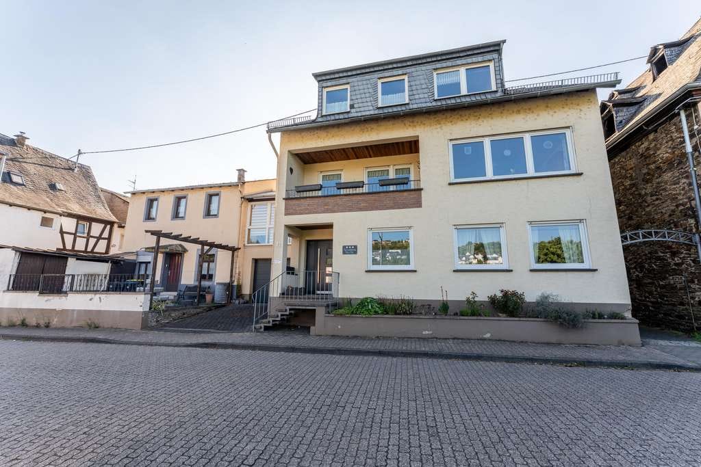 Immobilie in Kobern-Gondorf - Einfamilienhaus mit Einliegerwohnung
in Kobern-Gondorf zu verkaufen - Bild 0