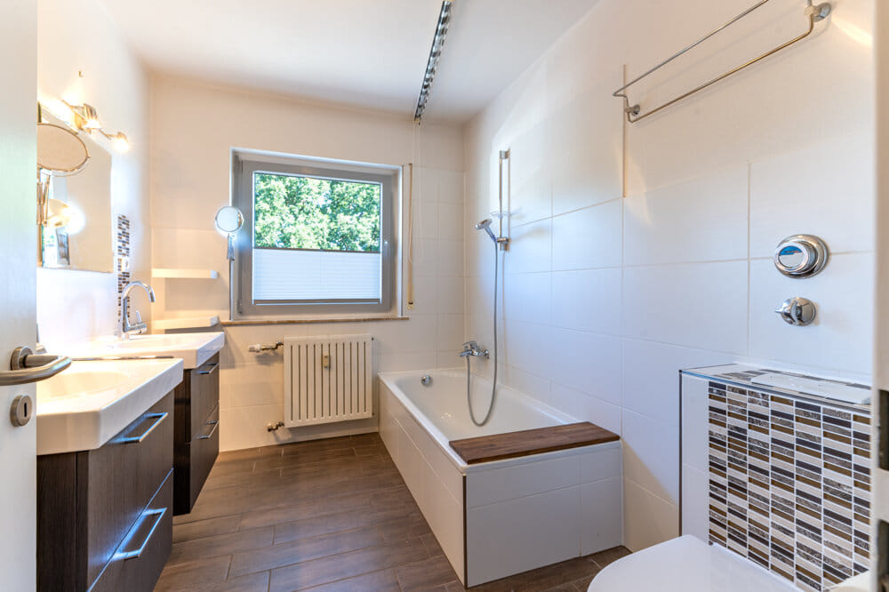 Immobilie in Lahntal - ++ KRAG Immobilien ++ am Waldrand: moderne Einbauküche und Bad, Balkon, Stellplatz, Keller ++ - Bild 0