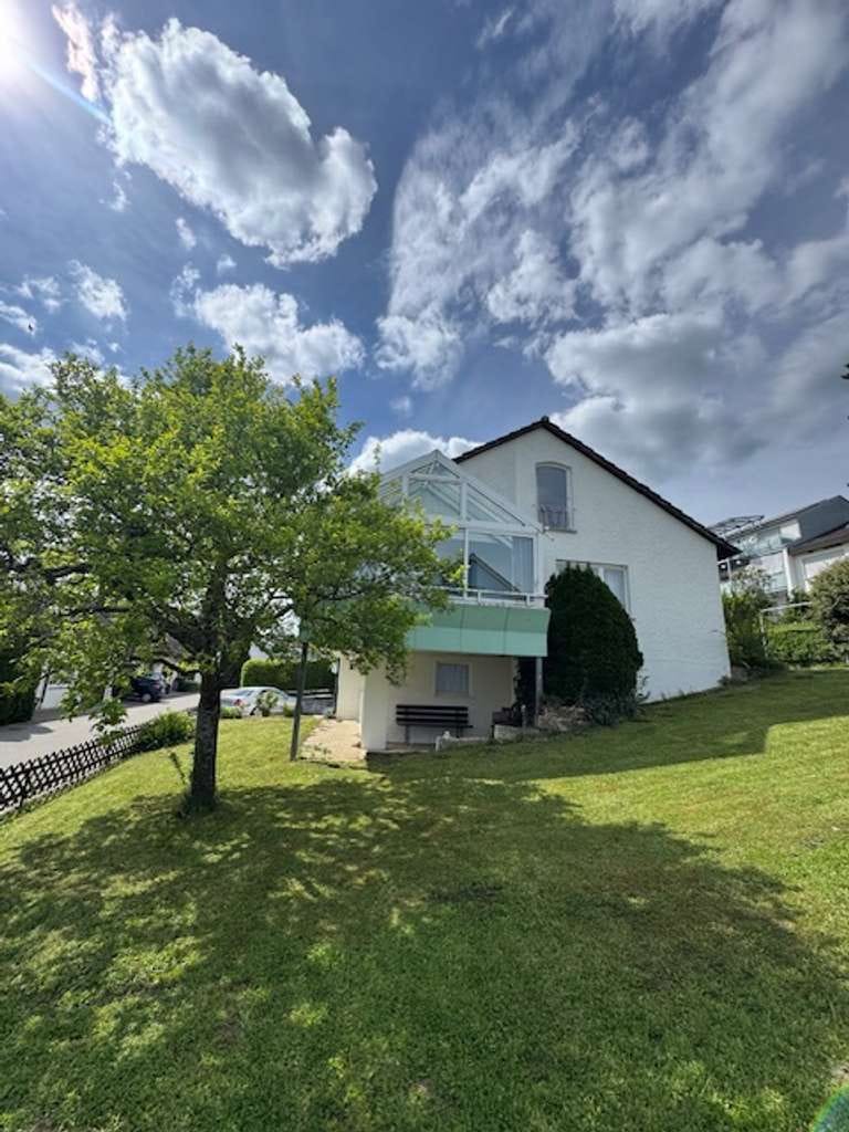 Immobilie in Ostelsheim - Gepflegtes Einfamilienhaus mit großem Garten, Wintergarten sowie 2 Garagen in 75395 Ostelsheim - Bild 3