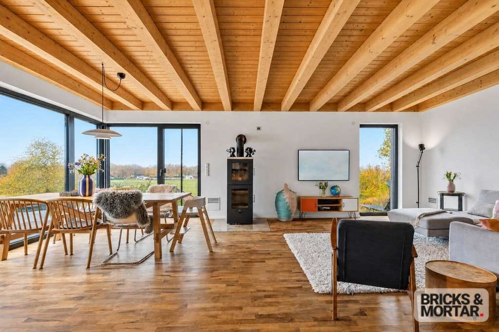 Immobilie in Zusmarshausen - Architekten-Holzhaus
Passivhaus A+, Tesla Powerwall
Energieautark mit Westblick ins Zusamtal - Bild 0