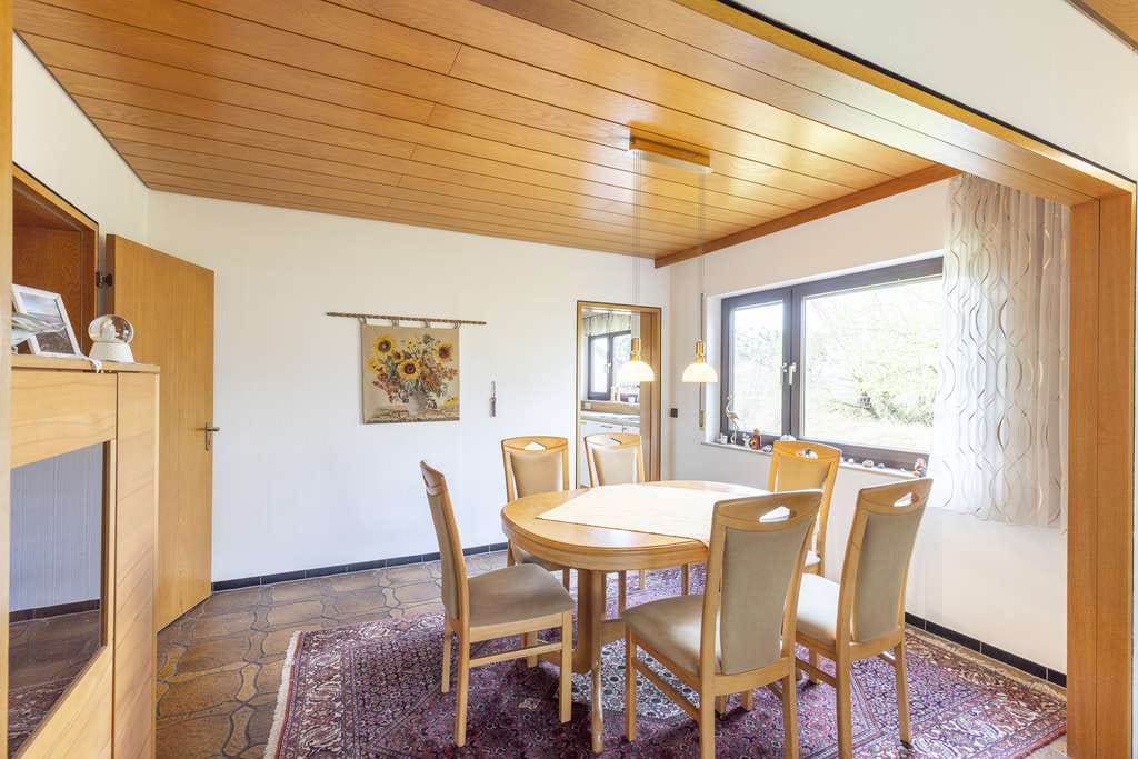 Immobilie in Oberstenfeld - Einfamilienhaus in top Lage mit Garten, PV-Anlage und Ausbaupotential - Bild 4