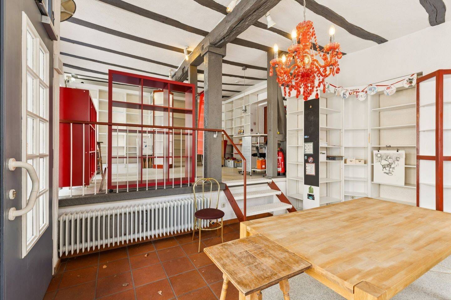 Immobilie in Lich - Fachwerk ringsum, Schlosspark um die Ecke - Wohn- und Geschäftshaus in der Licher Altstadt - Bild 1